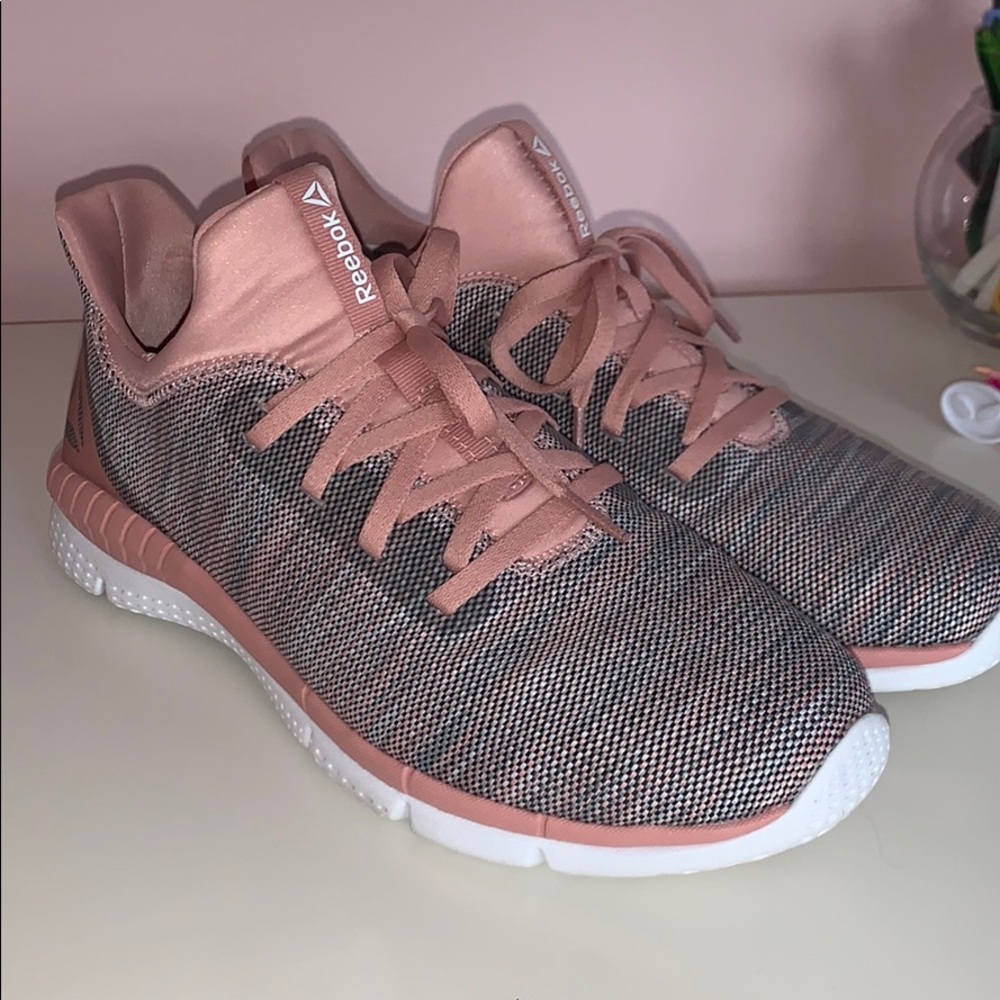 Reebok Pink/Grey Sneakers🤍
